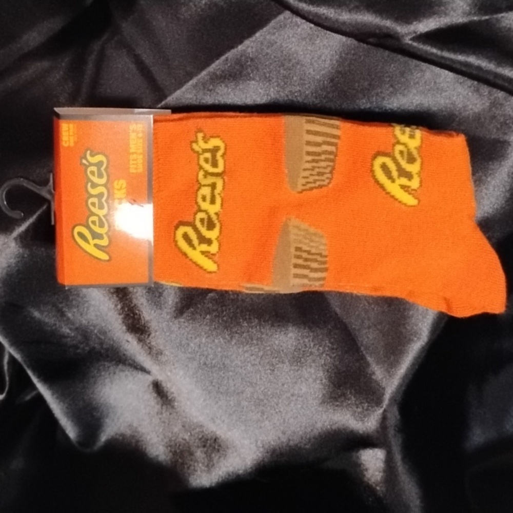 Reese's Peanut Butter Cup pair of men's socks that fits size 6-12 shoe size